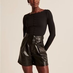EUC Abercrombie 6 in Leather Shorts Black
